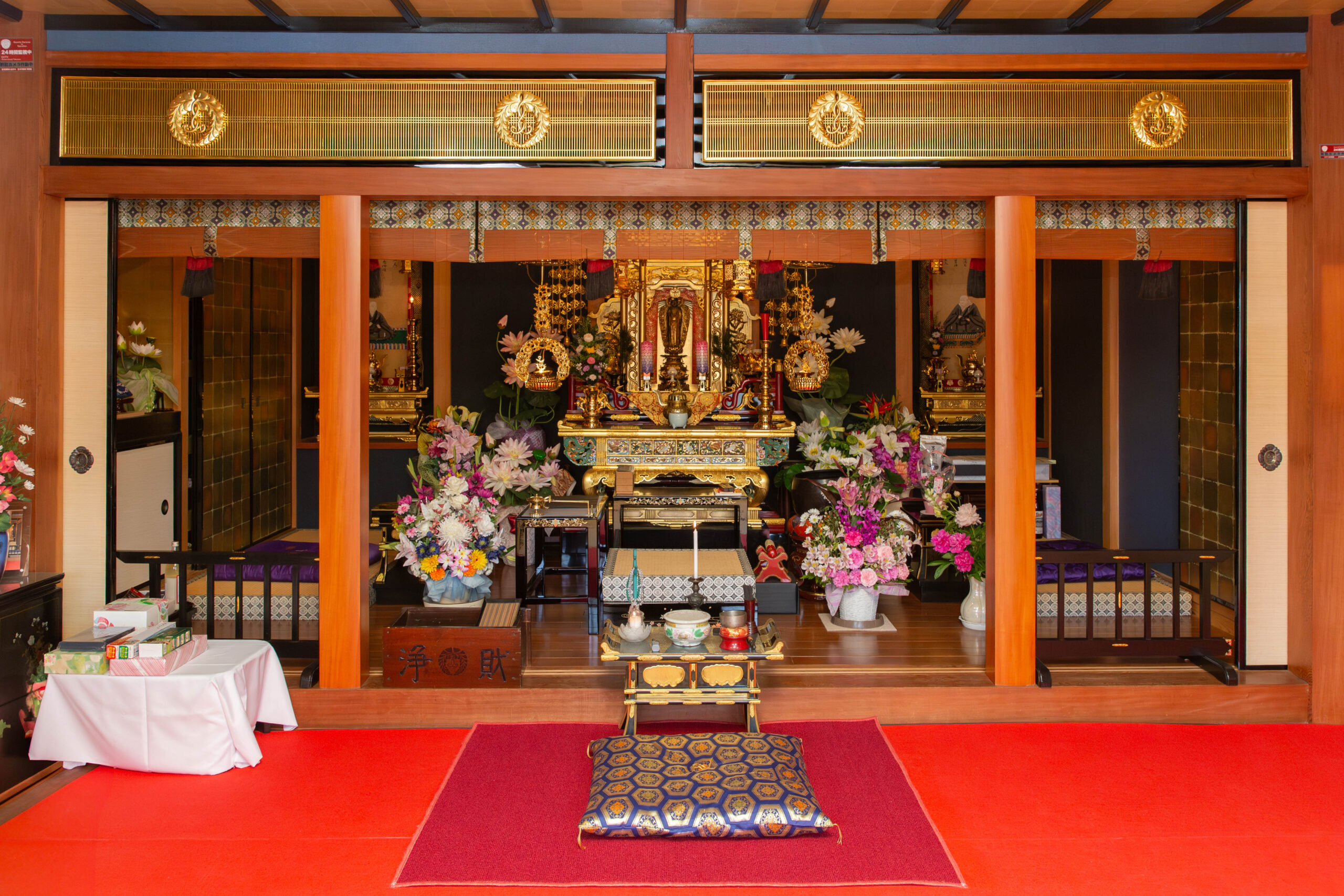 お寺の本堂の写真